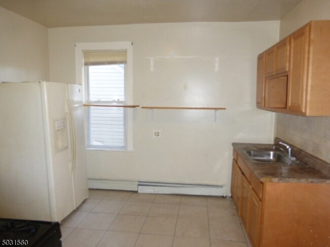 Building Photo - 204 DeMott Ave