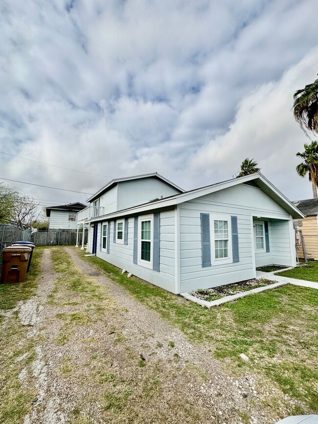 Building Photo - Spacious 4 Bedroom / 3 Bath Home for Rent – Westside Corpus Christi (Section 8 Welcomed)