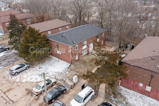 Building Photo - 318 Mt Everest Dr