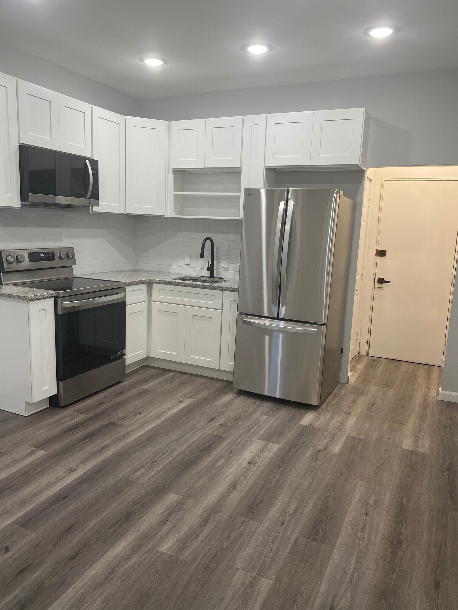 Building Photo - 6443 N Broad St