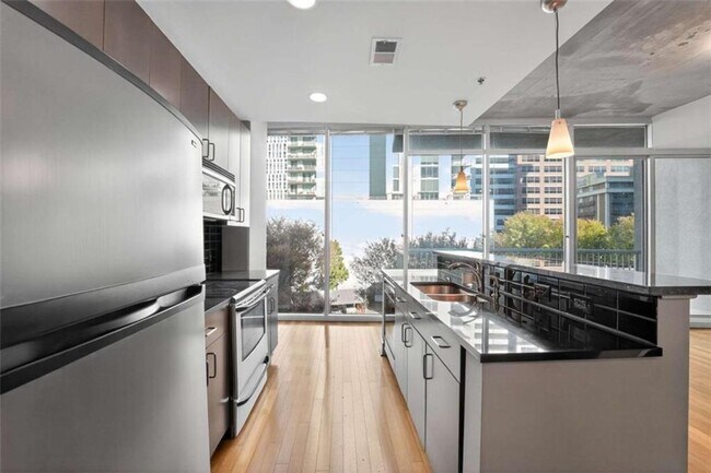 Building Photo - 44 Peachtree Pl NE