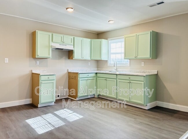 Building Photo - 613 Legrand St