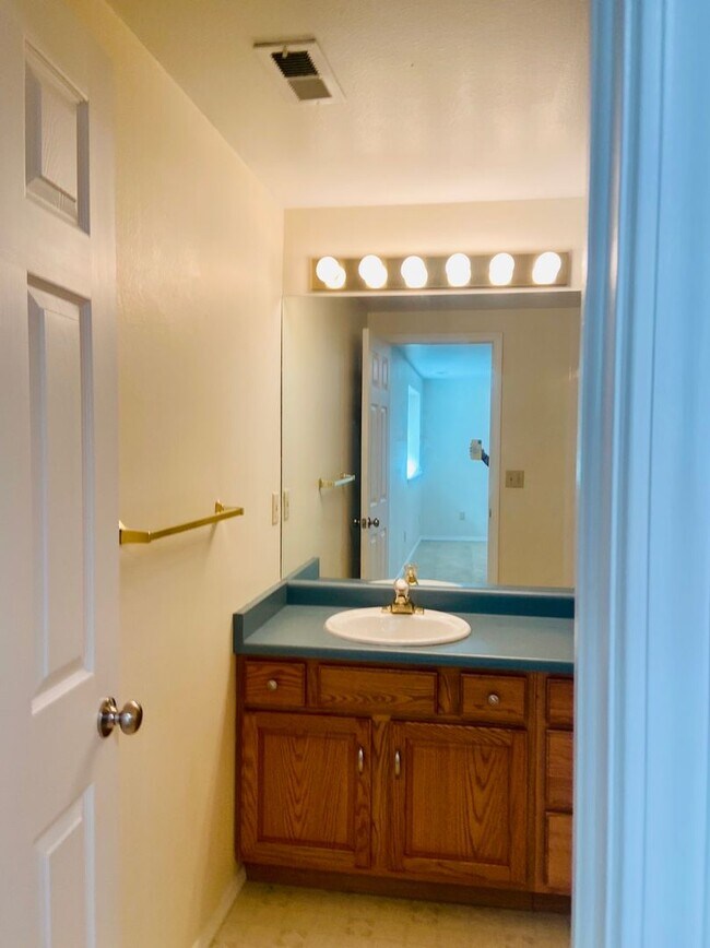 Building Photo - Rental