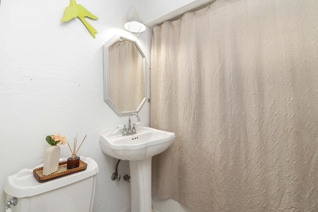 Building Photo - 341 Nottingham Blvd