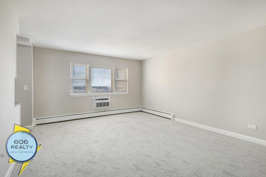 Building Photo - 3001 N Thatcher Ave