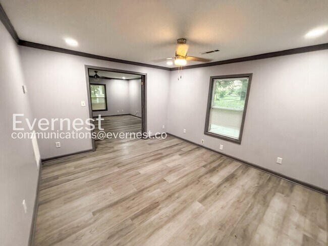 Building Photo - 4329 Pulaski St
