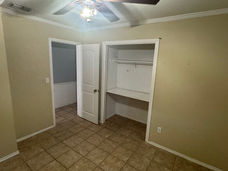 Building Photo - 7806 Grizzley Dr