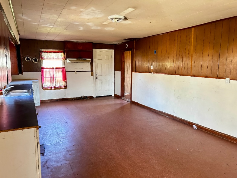 Building Photo - 308 S 1st St