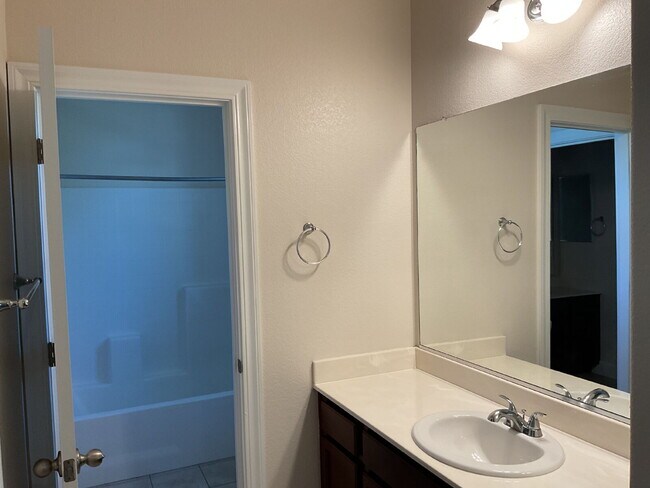 Building Photo - 644 Albany St