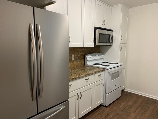 Building Photo - 3 bedroom & office -2 baths -2 car carport - washer/dryer hook ups - Den and formal living room- ...