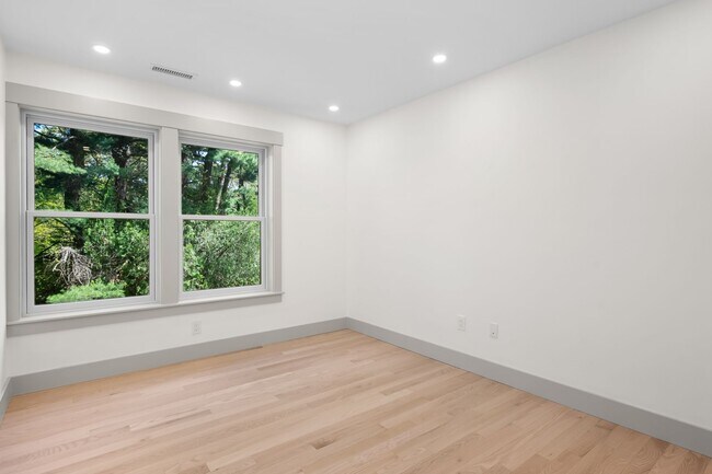 Building Photo - Modern Farmhouse 3 Bedroom 3.5 Barhroom