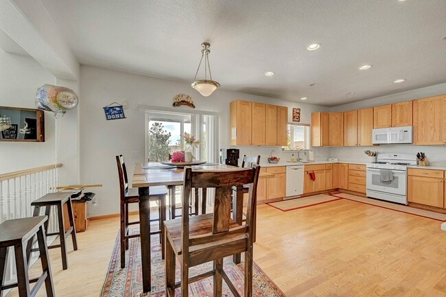 Building Photo - 20758 E Maplewood Ln