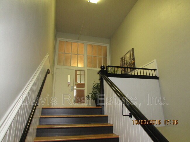 Building Photo - 110 E Bald Eagle St