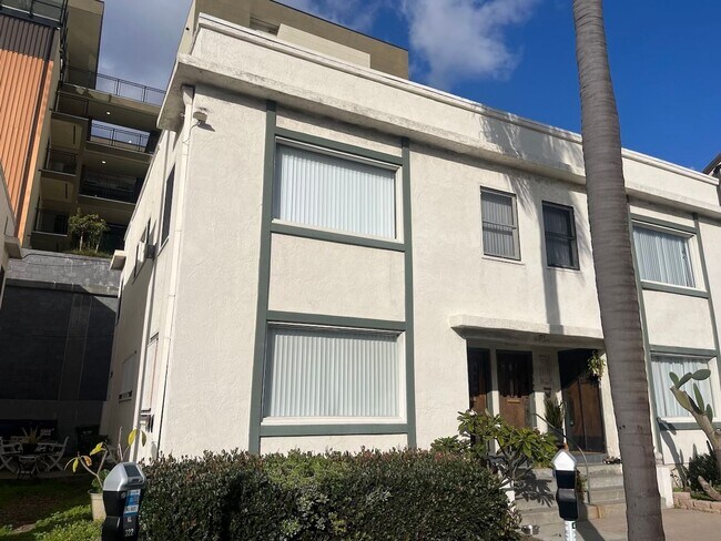 Building Photo - DEA-1061-KALMIA ST