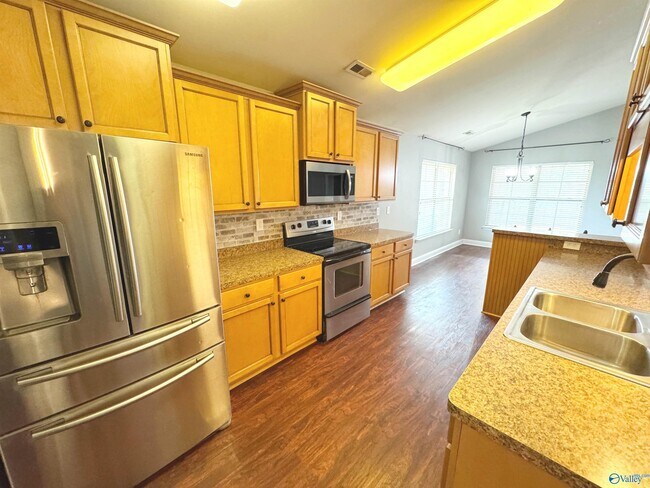 Building Photo - 105 Oak Shade Dr