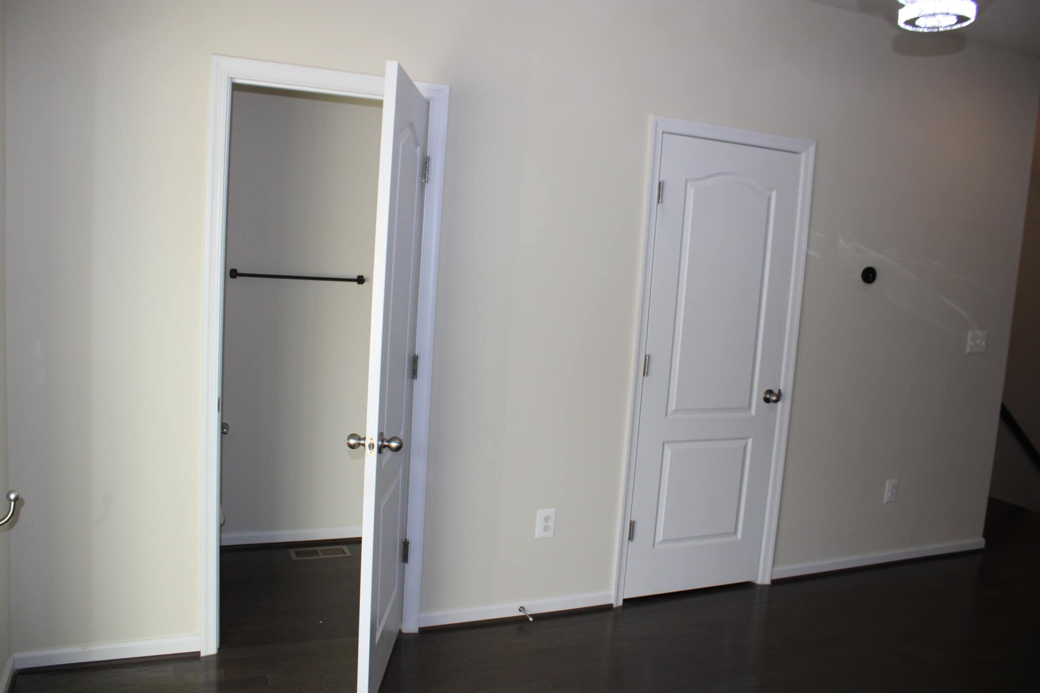 Building Photo - 829 Jarrett Ln