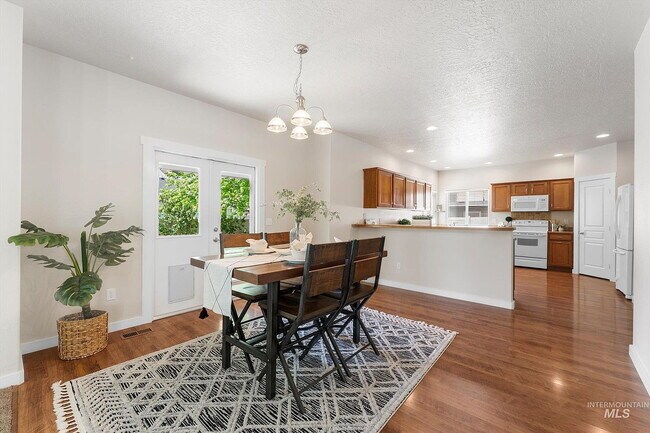 Building Photo - Single Family Home For Rent