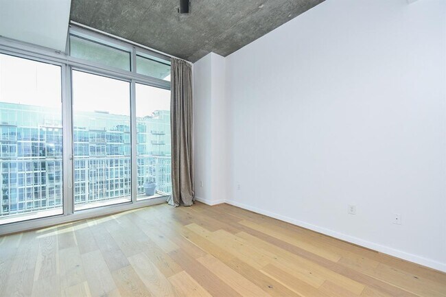 Building Photo - 5925 Almeda Rd