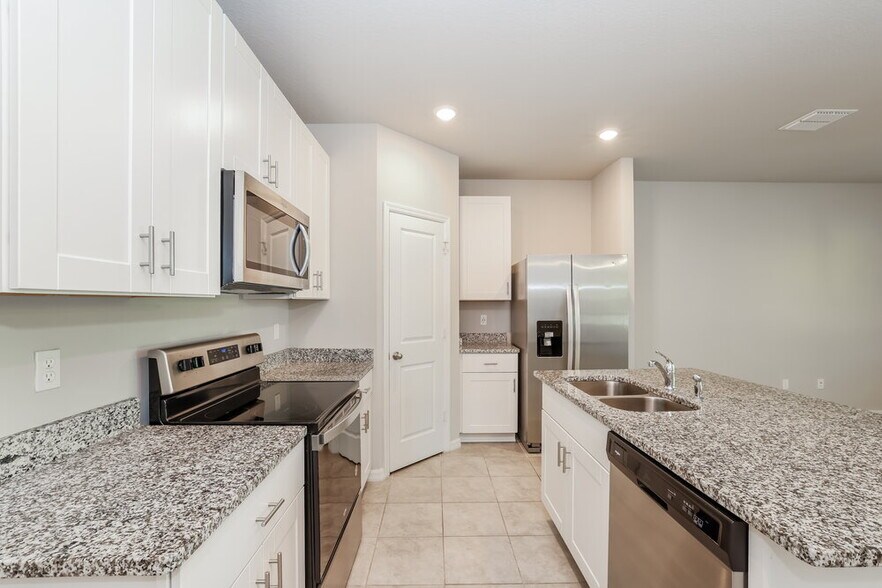 Building Photo - 3557 San Bernardino Way
