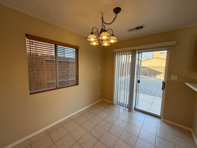 Building Photo - 4 Bedroom Home Available Near Unser Blvd NW & McMahon Blvd!