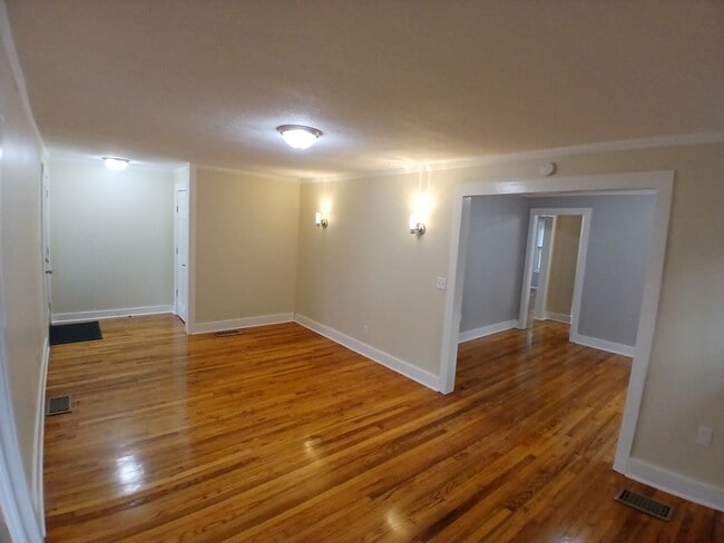 Building Photo - 3702 Armstrong Rd