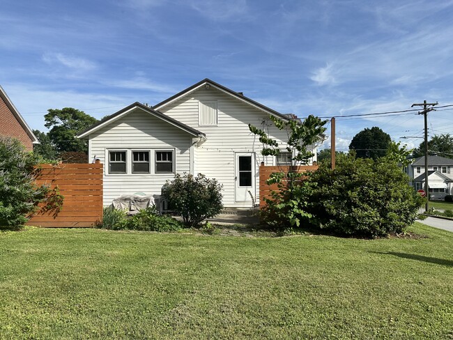 Building Photo - 1012 Olive Ave SW