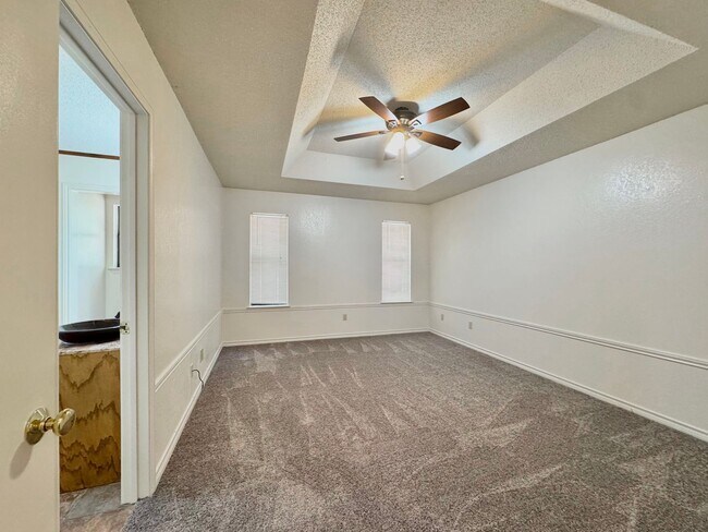 Building Photo - Pre-Holiday Move-In Special!!! Inviting 3 ...