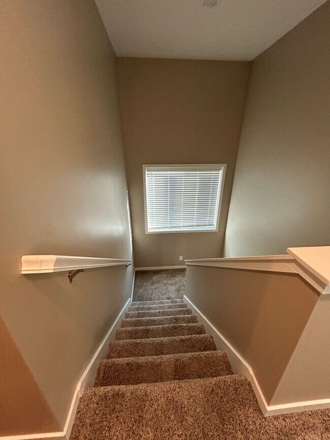 Building Photo - Papillion 3 Bedroom Townhome!