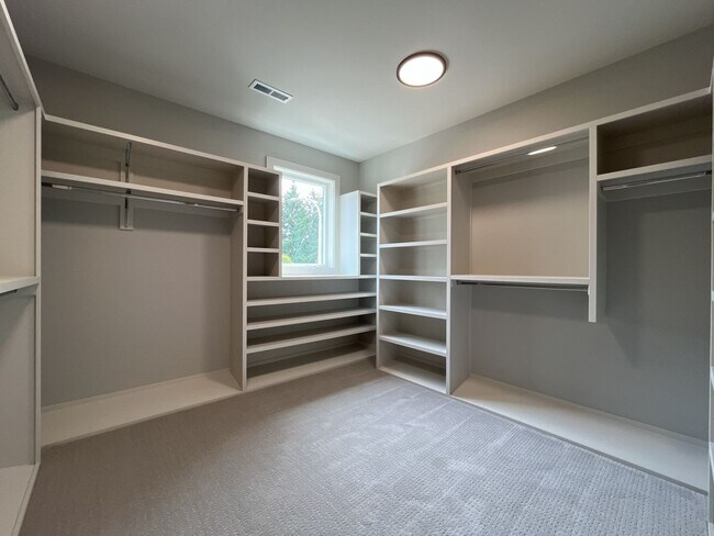 Building Photo - 17402 NW Lone Rock Dr