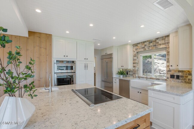 Building Photo - 800 Lake Sherwood Dr