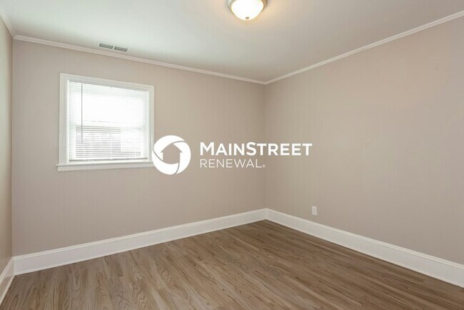 Building Photo - 3 Bedroom Pet-Friendly Home in Charlotte, NC with Main Street Renewal