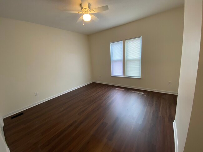 Building Photo - 162 West Park Ave.