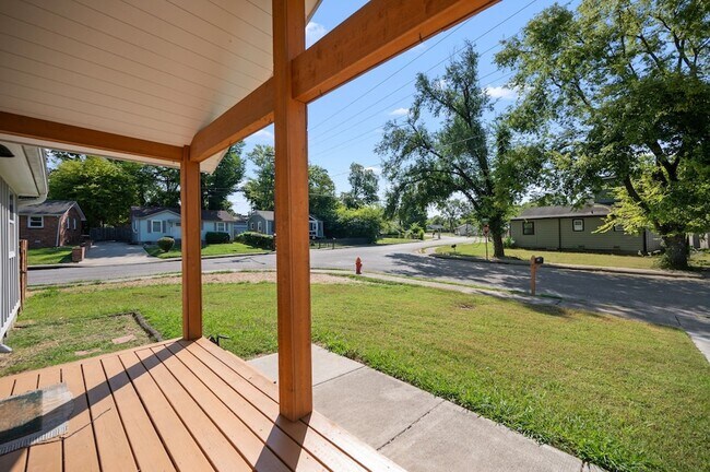 Building Photo - 2600 Aspen Dr