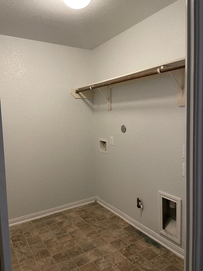 Building Photo - 8127 Redbud Point Ln