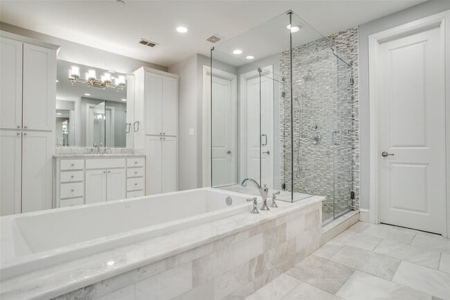 Building Photo - 4532 Normandy Ave