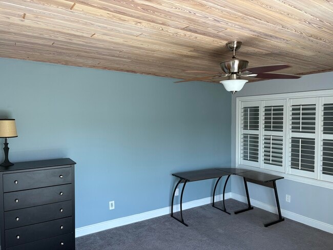 Building Photo - 141 E Riverside Dr