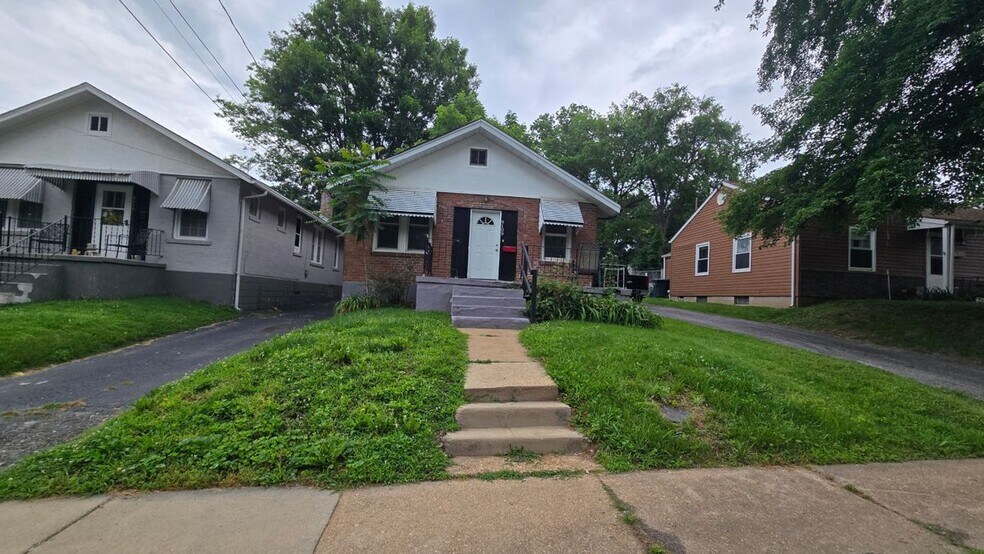 Building Photo - 9109 Argyle Ave