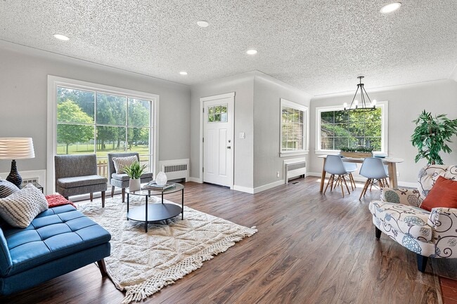 Building Photo - Spacious 4-Bedroom Home in South Capitol O...