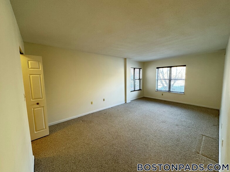 Building Photo - 345 Franklin St