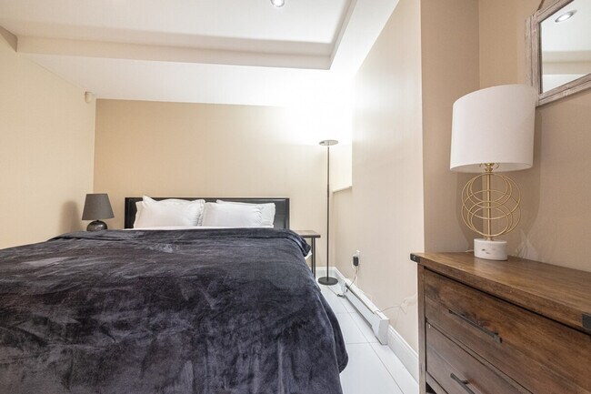 Building Photo - 5 W 101st St