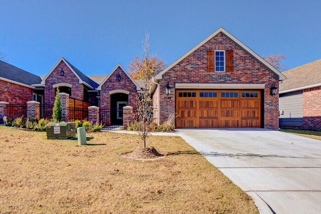 Building Photo - Luxury Patio Home in Broken Arrow! 3/2/2