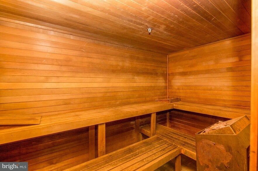 Steam room - 3313 Wyndham Cir