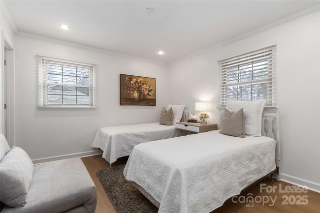 Building Photo - 405 Hillcrest Dr