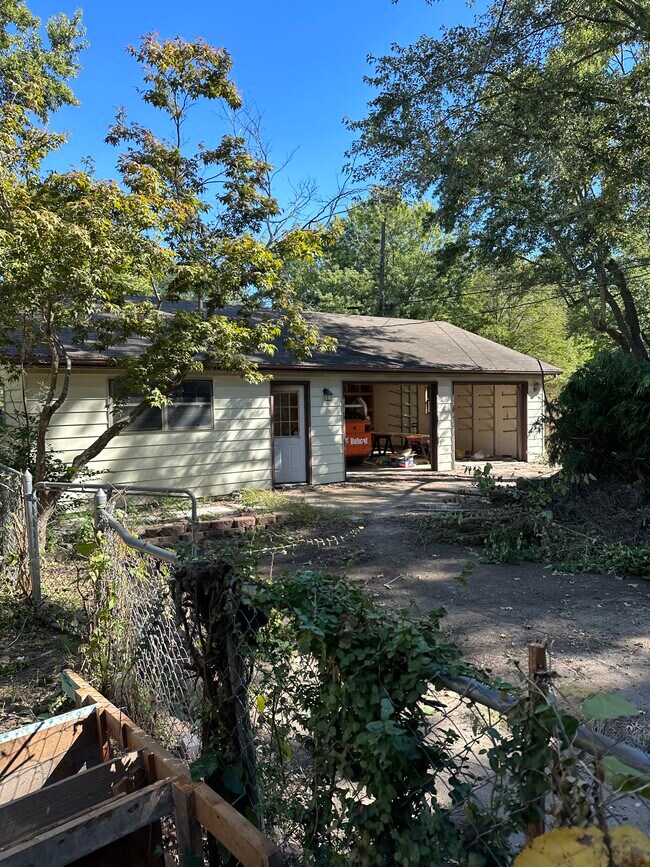 Building Photo - 203 20th Ave N