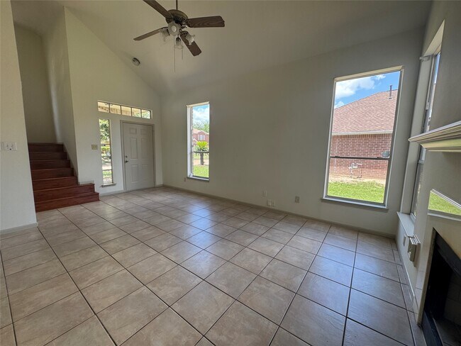 Building Photo - 6810 Creek Village Dr