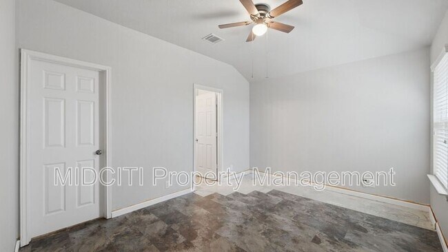 Building Photo - 3414 Zachary St