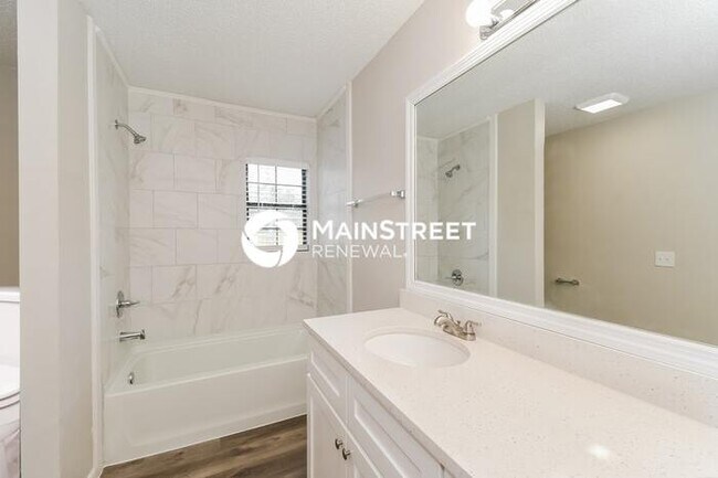 Building Photo - 3 Bedroom Pet-Friendly Home in Jacksonville, FL with Main Street Renewal