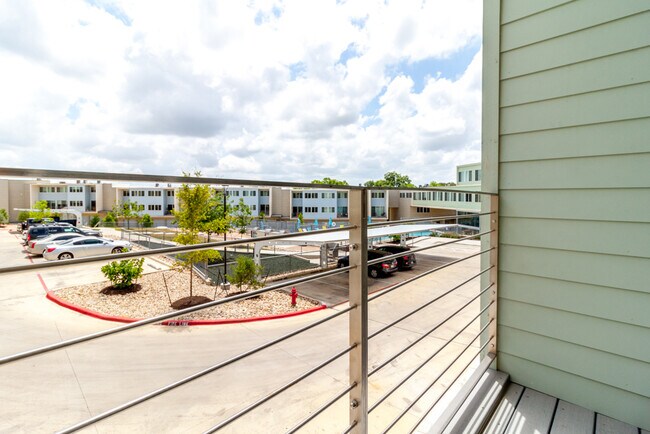 Building Photo - Stunning 2/2.5 multi-level Skybridge Lofts...