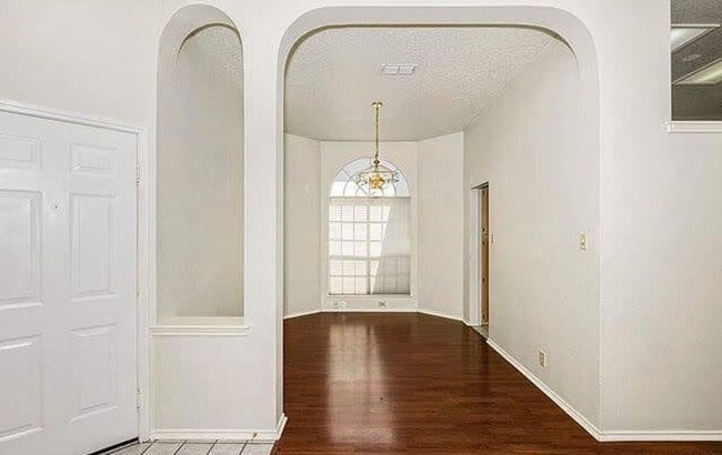 Building Photo - One Story With Open Floor Plan and Beautiful Oak Trees