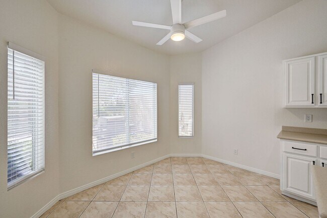 Building Photo - Beautiful 3 Bedroom Single Story Home in A...